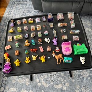 Disney Doorables.  Friends Action Figure Set